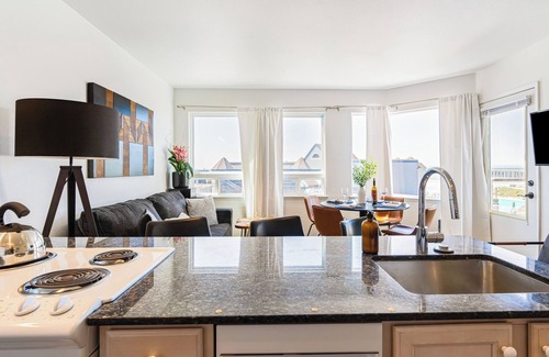 Cayucos House | Walk to Pier! 2BR w/Ocean Views, Shared Bar, Firepit & Lounge Area