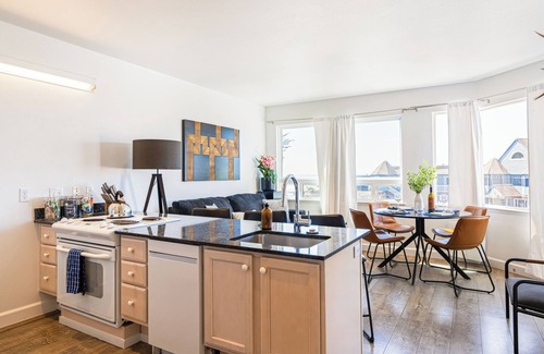 Cayucos House | Walk to Pier! 2BR w/Ocean Views, Shared Bar, Firepit & Lounge Area