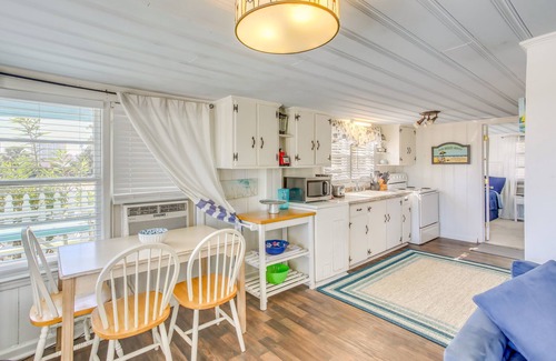 Downtown Myrtle Beach Cottage | Walk to Pier: Coastal Gem w/Views in Myrtle Beach