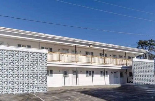 Scarborough House | Walk to Pine Point Beach from CJs Hideaway!