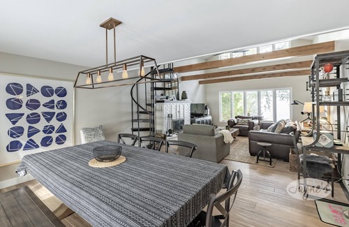 Muskoka Lakes Cottage | Walk to Port Carling, 5+ bdrm, 1 bath! Ping Pong, Canoe, Kayak! Shallow Sandy!