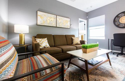 University Heights Apartment | Walk To Restaurants, Fast Wifi, Ac