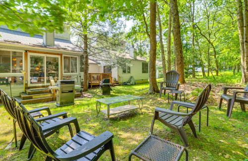 Lake Harmony House | Walk to Restaurants Lake Harmony Townhome!