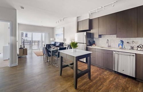 Reston Apartment | Walk to Reston Station | Pet-friendly& Upscale Pet Amenities