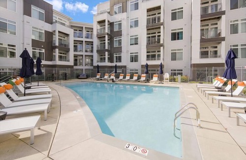 Reston Apartment | Walk to Reston Station | Pet-friendly& Upscale Pet Amenities