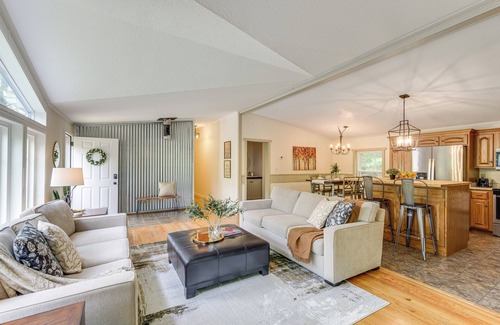 Loudonville House | Walk to River: Loudonville Retreat w/Hot Tub!