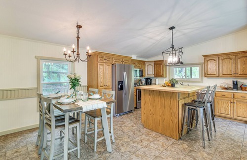 Loudonville House | Walk to River: Loudonville Retreat w/Hot Tub!