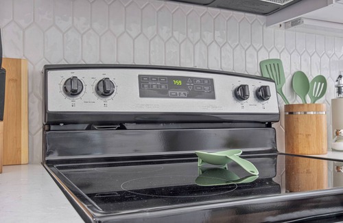 Eastside Promise Neighborhood Apartment | Walk to Riverwalk! 3br/2ba Gem Near Fun Downtown!