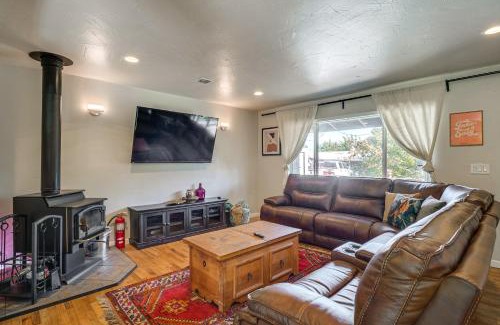 Medford House | Walk to Rogue X Medford Family Home with Large Yard