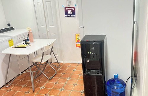 South Farmingdale House | Walk to Ryder Cup gate 4 and LIRR Station.nNo need for Uber or car rental.
