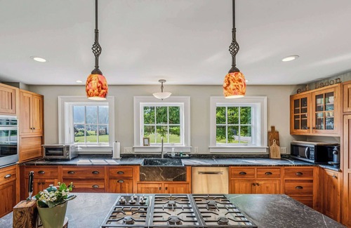 South Pomfret House | Walk to S6! Pool Table/Fireplace | Saskadena Lodge