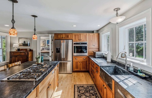 South Pomfret House | Walk to S6! Pool Table/Fireplace | Saskadena Lodge