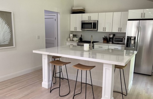 North Haven Cottage | Walk to Sag Harbor Village and Long Beach
