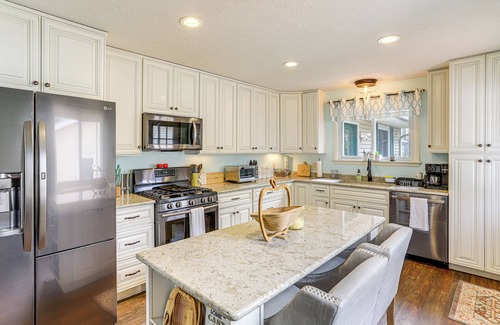 Bay View House | Walk to Sandusky Bay: Home w/Hot Tub & Fire Pit!