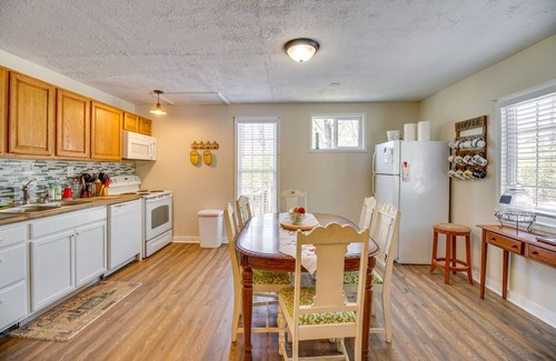 Luray Cabin | Walk to Shenandoah River: Homey Luray Cabin