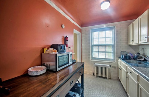 Reading Apartment | Walk to Shops, Dining & City Park: Reading Apt