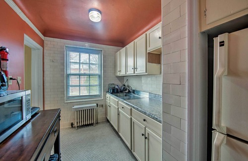 Reading Apartment | Walk to Shops, Dining & City Park: Reading Apt