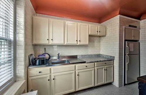 Reading Apartment | Walk to Shops, Dining & City Park: Reading Apt