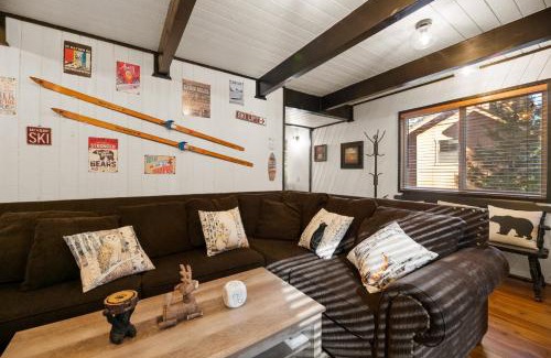 Big Bear Lake House | Walk to Ski Slopes, Hot Tub, Fast WiFi, 2 Parking, Fenced Yard, Wash & Dryer, Fire Pit, Pet Friendly, BBQ, Hike, Golf, Zoo