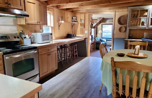 Winthrop Cabin | Walk to Ski Trail! Matt's Cabin at Brown's Farm