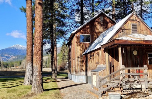Winthrop Cabin | Walk to Ski Trail! Matt's Cabin at Brown's Farm