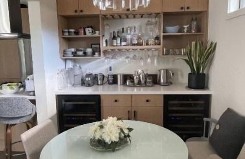 Solvang Cottage | Walk to Solvang-pristine cottage