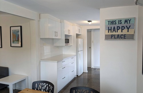 Ballarat East House | Walk to supermarket with Self-Check-In & Parking
