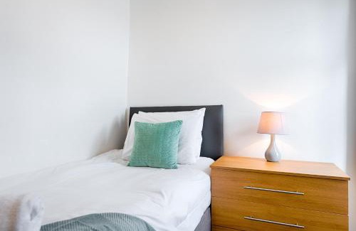 Landore Apartment | Walk to Swansea Stadium, 3 Rooms, Smart Tv's