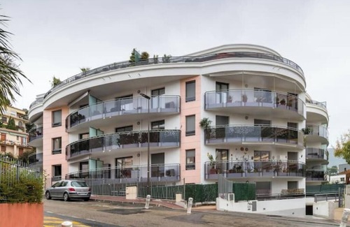 Roquebrune-Cap-Martin Villa | WALK TO THE OCEAN, stylish large 2BR with balcony