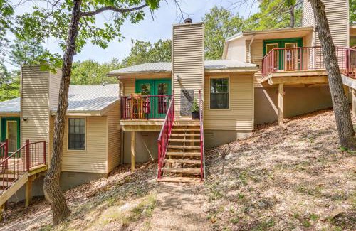 Kimberling City House | Walk to Table Rock Lake Updated Cabin with Deck!