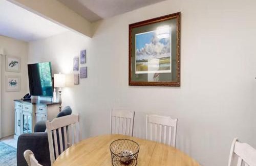 Hilton Head Apartment | Walk to the Beach and Coligny!