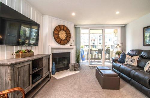 Townsite House | Walk to the Beach Balcony Sunset Ocean Views