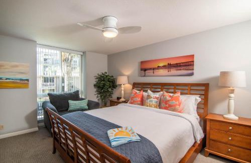 Townsite House | Walk to the Beach Balcony Sunset Ocean Views
