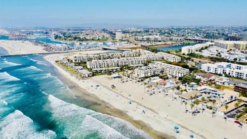 Townsite House | Walk to the Beach Balcony Sunset Ocean Views