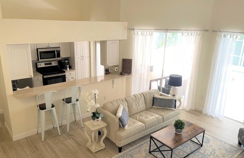 Park Shore Villa | Walk to the Beach! Private Villa with Pool & Lanai – Perfect Naples Getaway