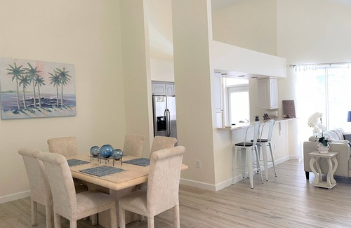 Park Shore Villa | Walk to the Beach! Private Villa with Pool & Lanai – Perfect Naples Getaway