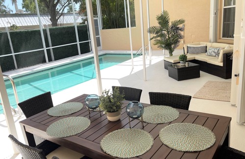 Park Shore Villa | Walk to the Beach! Private Villa with Pool & Lanai – Perfect Naples Getaway