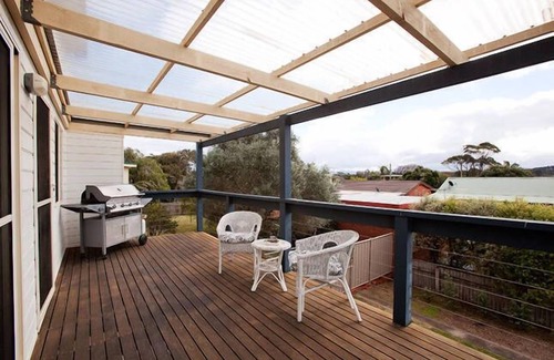 Tomakin House | Walk to the beach & relax