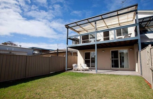 Tomakin House | Walk to the beach & relax