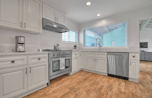 Peninsula House | Walk to the Beach! Spacious home with 2 car garage