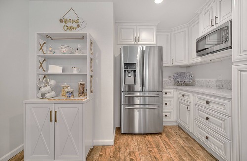 Peninsula House | Walk to the Beach! Spacious home with 2 car garage