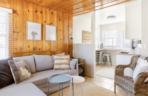 Big Bear Lake Hotel | Walk to the Big Bear Lake Village Lakewood Cabins