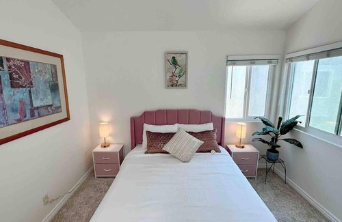 Huntington Beach Villa | Walk to the Huntington beach