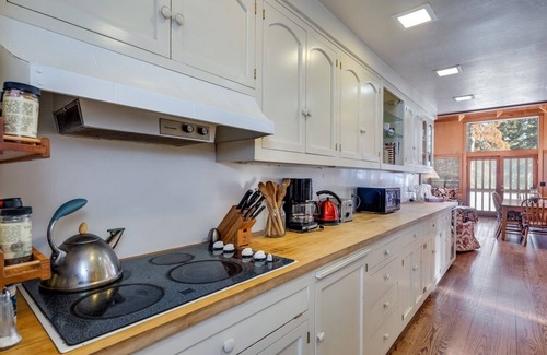 Bear Valley House | Walk to the Lake Amazing 5 Bedrm - VH#343 by Bear Valley Vacation Rentals