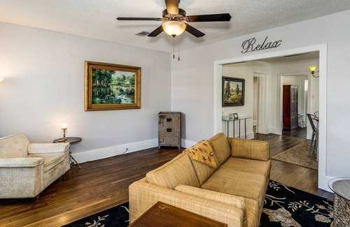 Old East Hill House | Walk To The Pensacola Bay Center - Historic Downtown Single Family Home - Fast WiFi - Old East Hill
