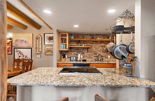 Northeast Santa Fe Hotel | Walk to the Plaza | Indoor Pool/Hot Tub | Washer/Dryer | Sleeps 4