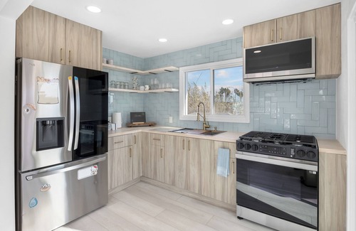 Huntington Beach House | Walk to the Sand! Ocean Views, Balcony & Parking | Sunset Surf