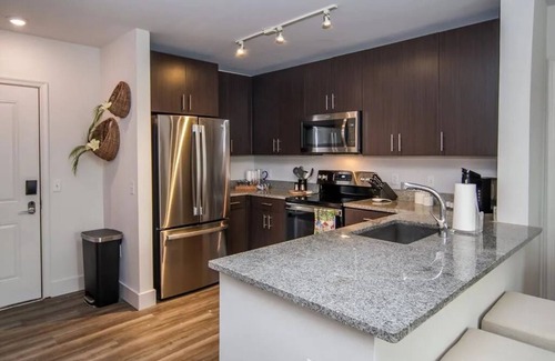 Oxford Condo | Walk to the square and the grove! This 2BR 2BA is the perfect location.