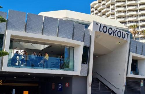 Scarborough Apartment | Walk to the Waves