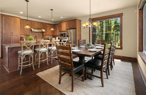 Cle Elum House | Walk to the Winery! Big Views of the Golf Course. Fantastic Value!